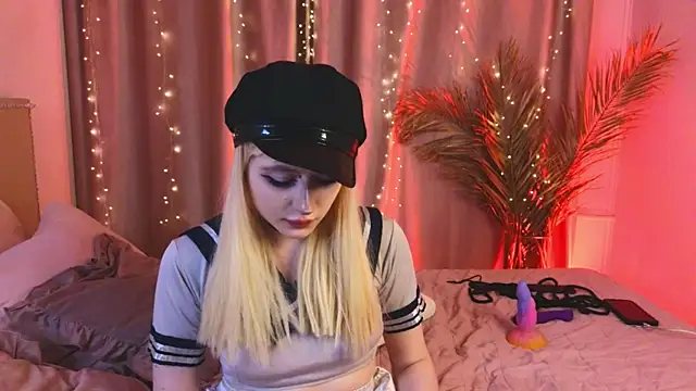 rraffaellka online show from April 11, 2026, 9:29 pm