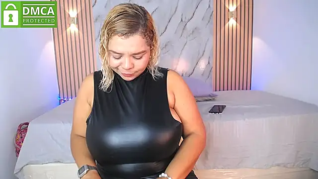 Snapshot of CasieBigtits chatting on May 23, 2026, 2:05 pm CasieBigtits online show from May 23, 2026, 2:05 pm