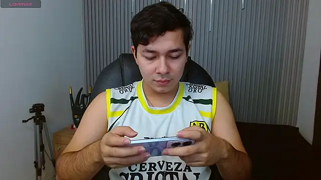 Julian Smith21 online show from April 12, 2026, 11:52 pm