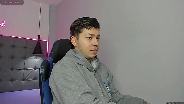 Snapshot of Julian_Smith21 chatting on February 27, 2026, 12:27 pm Julian Smith21 online show from February 27, 2026, 12:27 pm