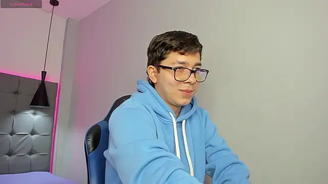 Julian Smith21 online show from March 12, 2026, 1:37 pm