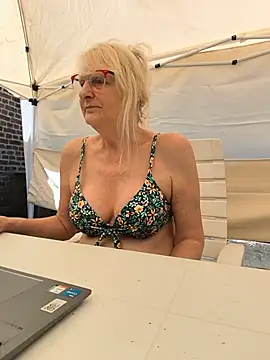 Snapshot of Heidiblueeyes chatting on June 23, 2026, 1:20 pm Heidiblueeyes online show from June 23, 2026, 1:20 pm