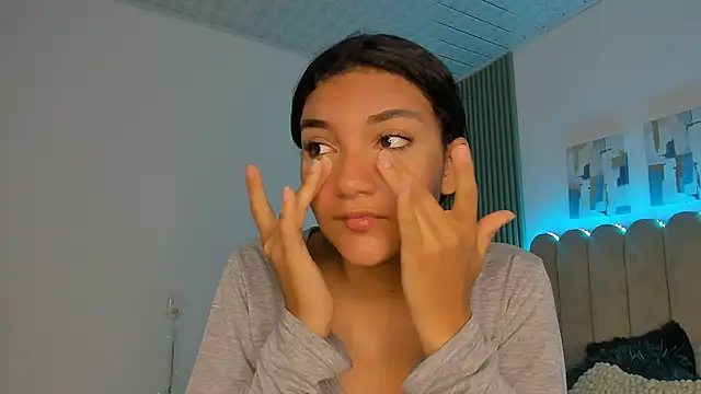 Natashax  online show from April 16, 2026, 10:34 pm