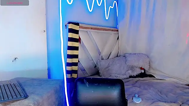 xyaraluv  online show from April 10, 2026, 7:54 pm