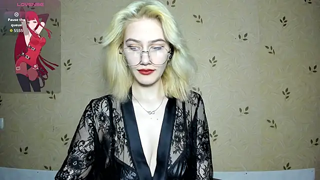 Snapshot of NicoleDaviss chatting on July 18, 2026, 7:11 pm NicoleDaviss online show from July 18, 2026, 7:11 pm