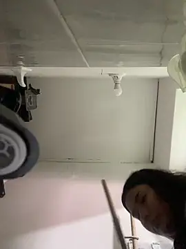 LaiaGomez online show from April 16, 2026, 1:23 pm