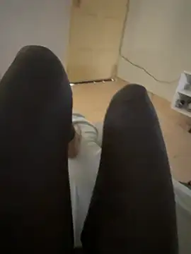 Snapshot of Cristal2342 chatting on February 26, 2026, 1:33 pm Cristal2342 online show from February 26, 2026, 1:33 pm