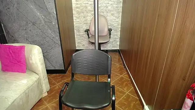 Aura cute  online show from March 7, 2026, 3:46 am