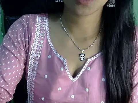 cute momo love online show from March 25, 2026, 4:56 am