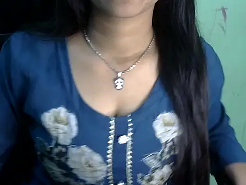 cute momo love online show from March 16, 2026, 5:04 am