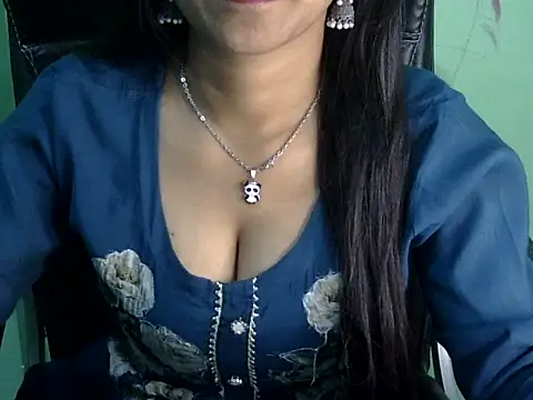 cute momo love online show from March 16, 2026, 5:44 am