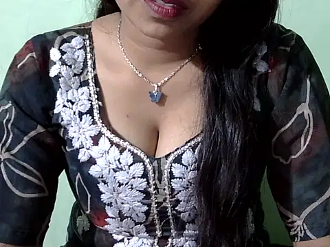 Snapshot of cute_momo_love chatting on February 27, 2026, 7:52 am cute momo love online show from February 27, 2026, 7:52 am