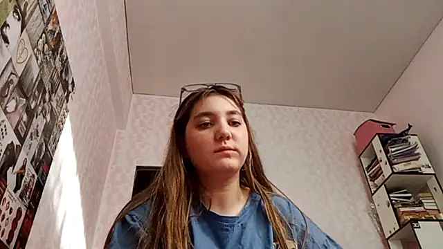 Snapshot of JanineThielman chatting on June 19, 2026, 12:11 pm JanineThielman online show from June 19, 2026, 12:11 pm