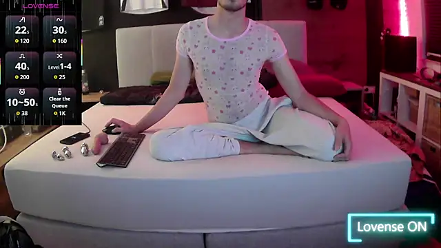 shyboylovesyou online show from May 8, 2026, 7:06 pm