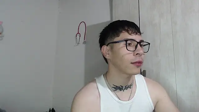 Snapshot of idddavv chatting on February 22, 2026, 10:33 pm idddavv online show from February 22, 2026, 10:33 pm