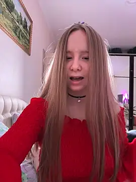 cutefoxieee online show from April 24, 2026, 9:39 pm