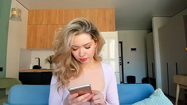 Snapshot of CassandraArmas chatting on March 10, 2026, 8:18 am CassandraArmas online show from March 10, 2026, 8:18 am