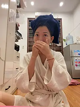 Snapshot of Miumieu2 chatting on February 24, 2026, 1:56 pm Miumieu2 online show from February 24, 2026, 1:56 pm