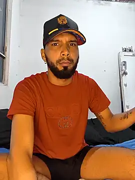 Snapshot of Latino-Sexy21 chatting on February 25, 2026, 5:46 pm Latino-Sexy21 online show from February 25, 2026, 5:46 pm