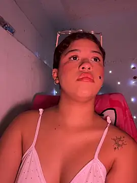 Snapshot of _RouseXLove chatting on February 27, 2026, 1:11 pm RouseXLove online show from February 27, 2026, 1:11 pm