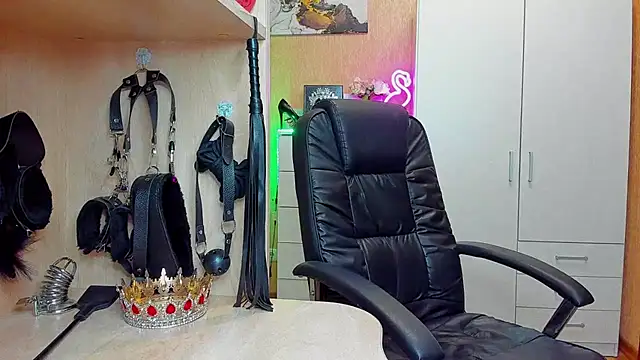 Snapshot of KristiTopxx chatting on November 25, 2025, 8:31 pm KristiTopxx online show from November 25, 2025, 8:31 pm