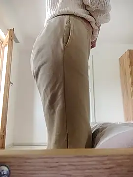 usTwoCaty online show from April 23, 2026, 10:33 am