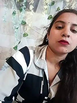 lovely-girl99 online show from April 7, 2026, 4:47 am