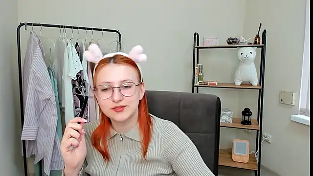 Snapshot of LauraaYoung chatting on February 27, 2026, 12:27 pm LauraaYoung online show from February 27, 2026, 12:27 pm