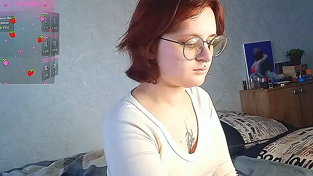 Snapshot of LouiseDew chatting on March 3, 2026, 2:29 am LouiseDew online show from March 3, 2026, 2:29 am