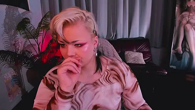 HwasaMoore online show from February 28, 2026, 1:44 pm