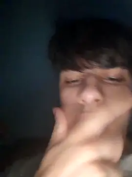 ilcazzone32 online show from April 16, 2026, 9:39 pm