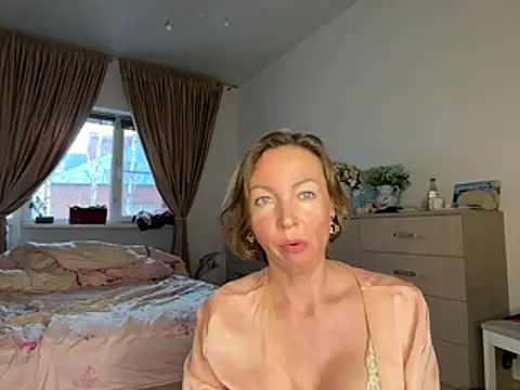 angelicfenix online show from April 12, 2026, 3:37 pm