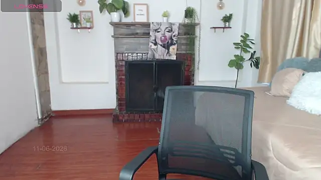 Snapshot of Emma_hassani chatting on June 11, 2026, 1:30 pm Emma hassani online show from June 11, 2026, 1:30 pm