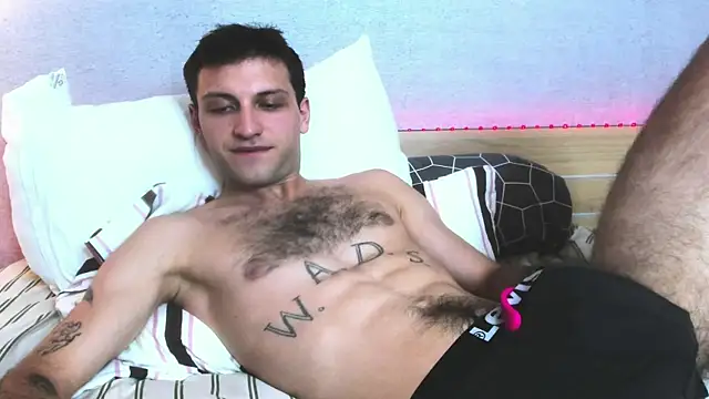 DarkRogue19 online show from April 12, 2026, 3:37 pm