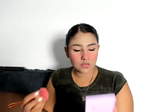 TatyGomez  online show from May 28, 2026, 3:47 am