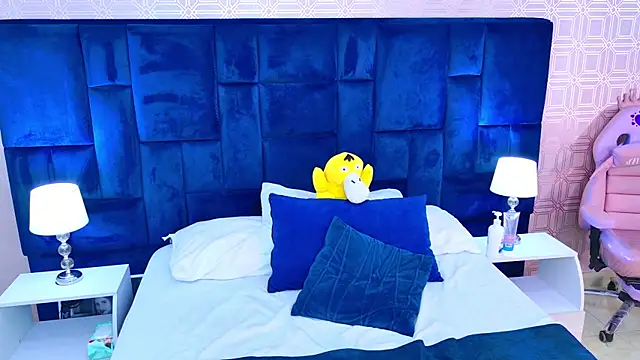 Cami Rousse online show from April 23, 2026, 12:11 pm