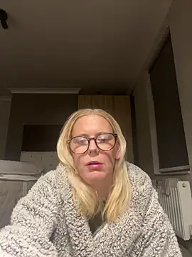 Amelie BlondeXX online show from February 28, 2026, 10:42 pm