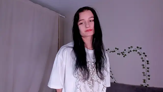 Snapshot of kira_montelle chatting on February 26, 2026, 3:01 pm kira montelle online show from February 26, 2026, 3:01 pm