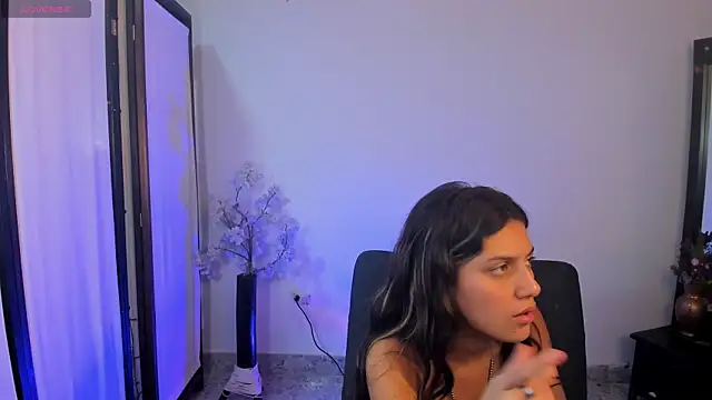 Snapshot of VioletHall2 chatting on February 26, 2026, 5:35 pm VioletHall2 online show from February 26, 2026, 5:35 pm