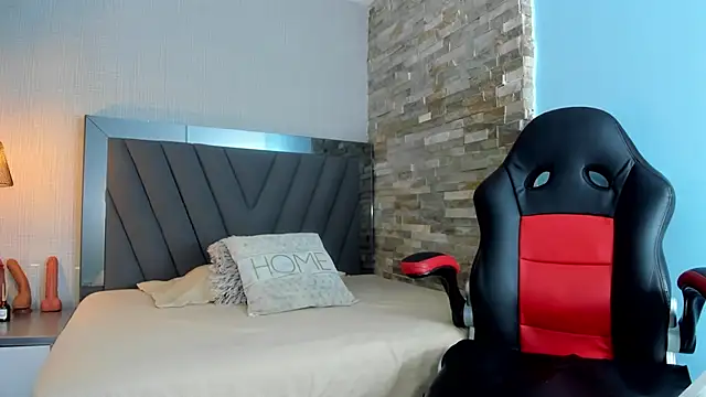 LUCIA KHAN online show from April 9, 2026, 7:31 pm