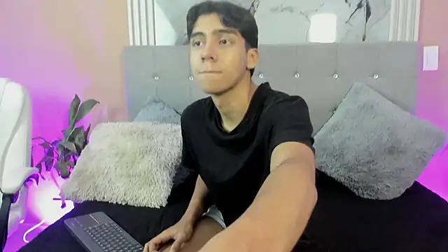 Eros Lux online show from April 13, 2026, 12:20 pm