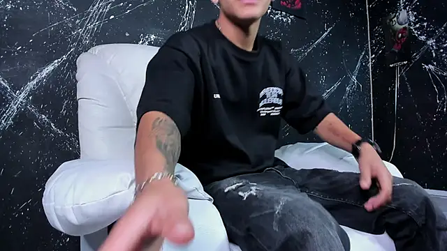 DylanRoyce  online show from March 3, 2026, 12:34 pm