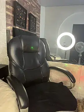 kendra leroy online show from April 14, 2026, 10:15 pm