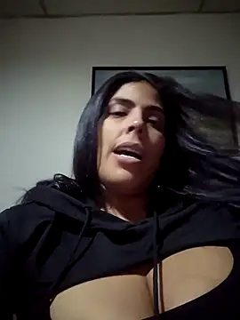 Snapshot of Perla_bella chatting on March 4, 2026, 2:30 am Perla bella online show from March 4, 2026, 2:30 am