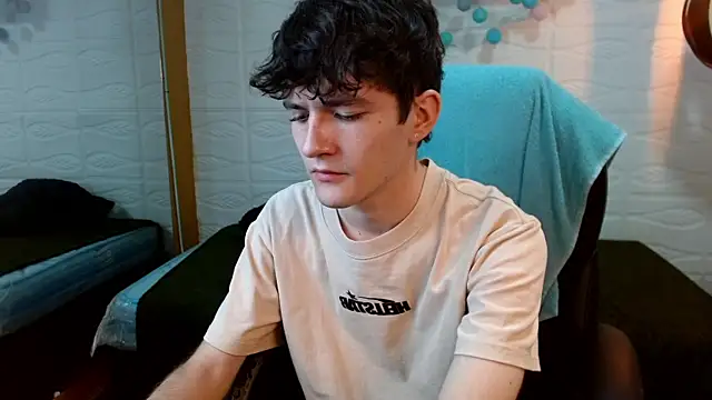 Snapshot of trevor_mob chatting on May 23, 2026, 7:40 am trevor mob online show from May 23, 2026, 7:40 am