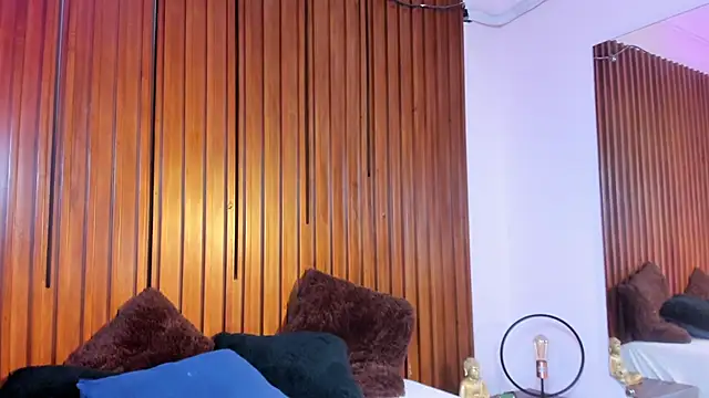 Snapshot of Laila-Miller chatting on March 2, 2026, 7:15 am Laila-Miller online show from March 2, 2026, 7:15 am