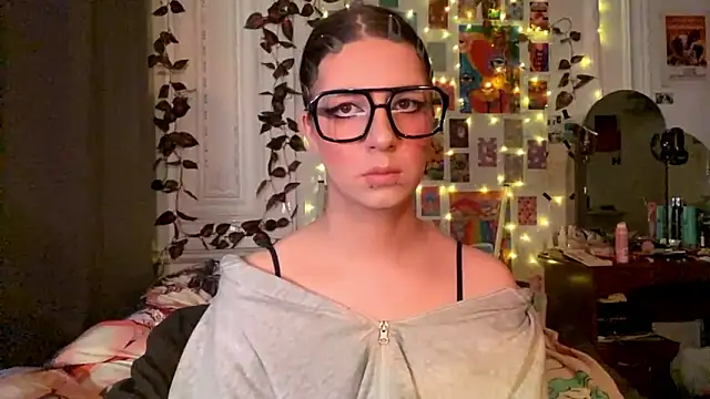 moonvampiq online show from March 5, 2026, 10:37 pm