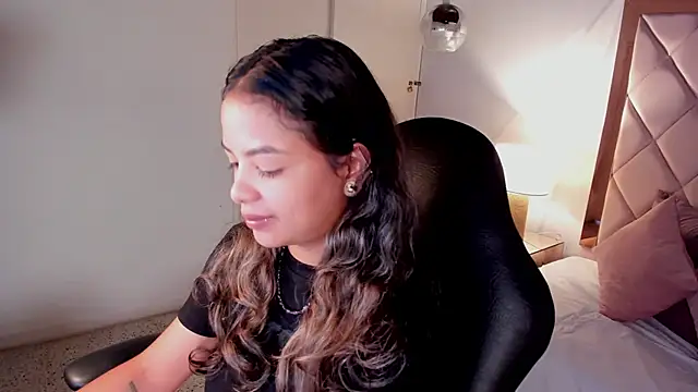 dulce lyraa1 online show from June 3, 2026, 4:46 am