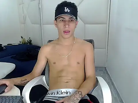 Hollmanhot online show from March 5, 2026, 2:08 am