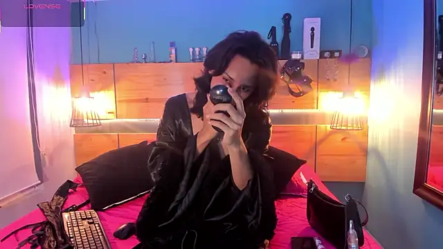 Elisasue online show from March 8, 2026, 3:21 am